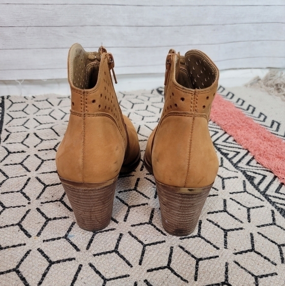 LUCKY BRAND ELLER CAMEL TAN HEELED BOOTIES, SZ 7.5 - Picture 4 of 12